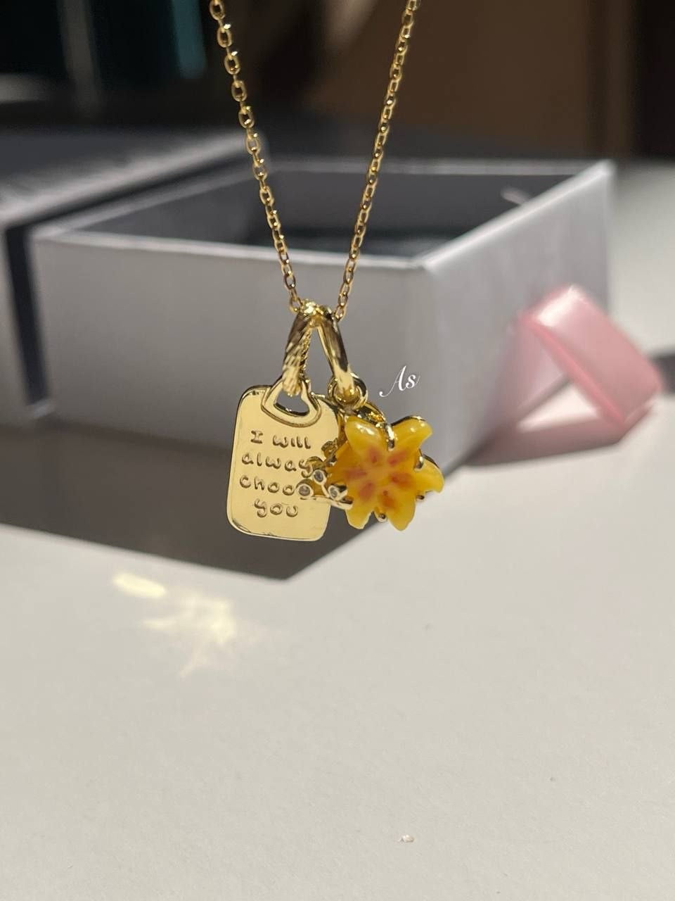 5850 Luminous Necklace