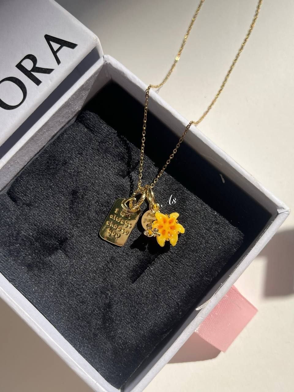 5850 Luminous Necklace